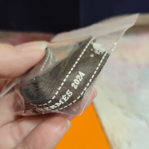 FIRM PRICE! Authentic Hermes Eperon Dor Tellier Printed Silk Shawl Scarf/Box/Bag - Picture 6 of 15